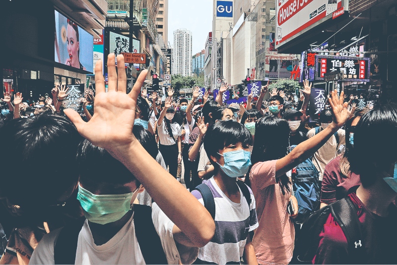 Hong Kong en pie de lucha; Japón libra crisis. Noticias en tiempo real