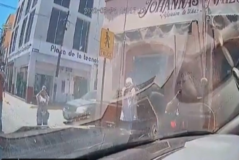 Parejas de presuntos sicarios atacan a balazos a patrulla en Zacatecas (+video). Noticias en tiempo real