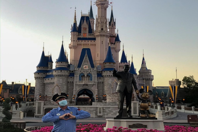 Disney sigue adelante con la reapertura el sábado de sus parques en Florida. Noticias en tiempo real