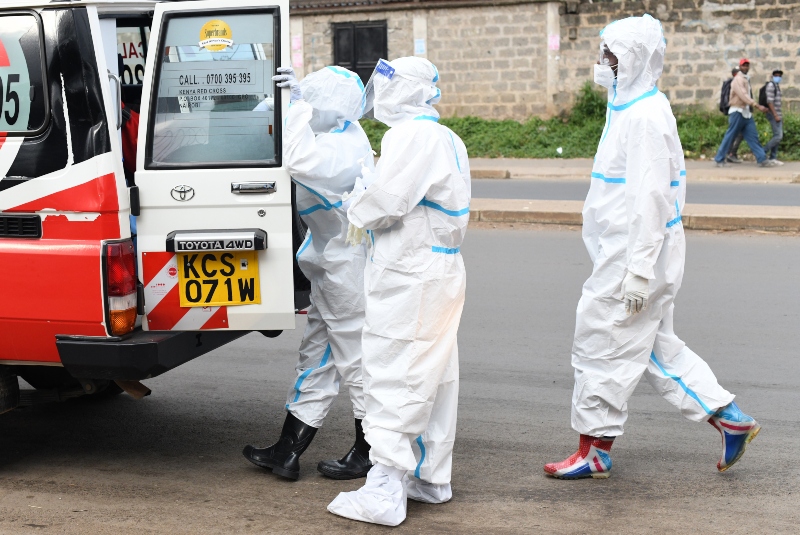 Policía de Kenia mató 15 personas durante toque de queda por Covid-19. Noticias en tiempo real
