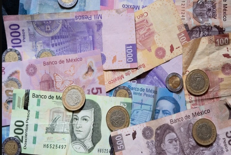Peso mexicano opera con leve pérdida en espera de datos económicos. Noticias en tiempo real