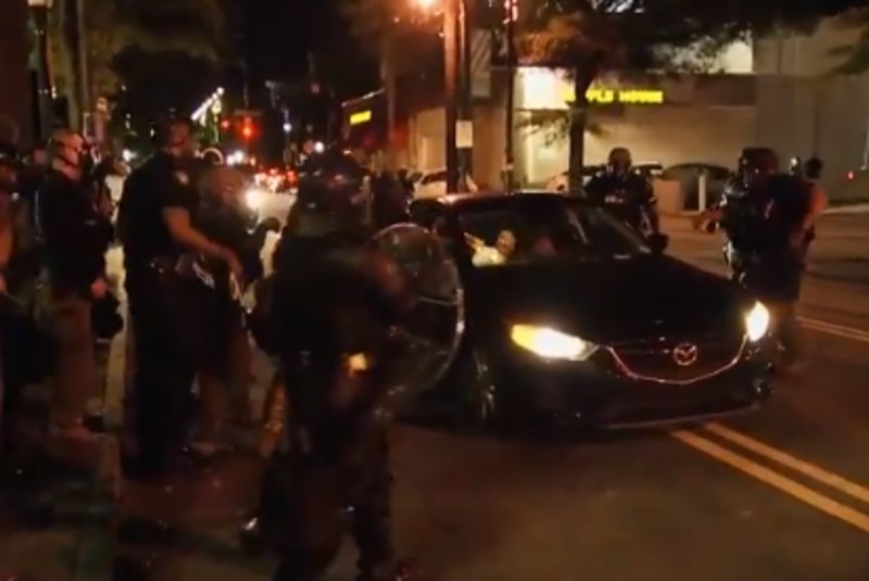 Suspenden a dos policías de Atlanta por abuso de fuerza contra dos ciudadanos (+video). Noticias en tiempo real