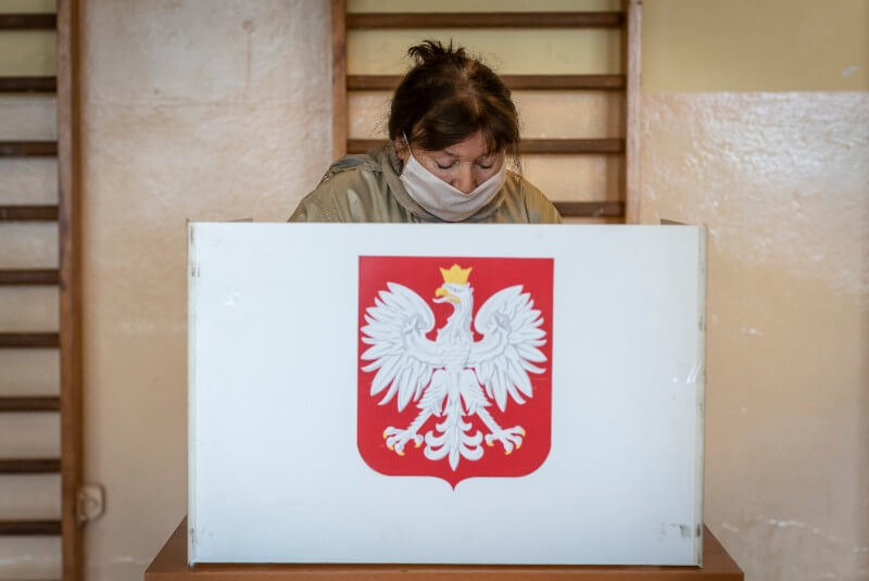 Polonia elige presidente en una reñida segunda vuelta. Noticias en tiempo real