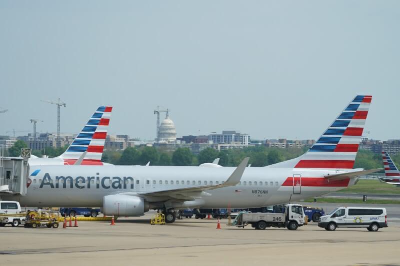 American Airlines podría despedir hasta 25 mil trabajadores por Coronavirus. Noticias en tiempo real