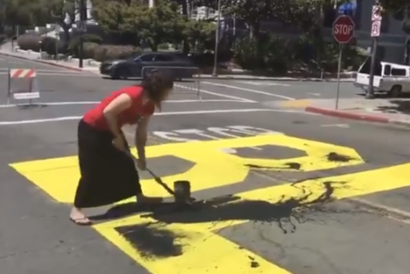 Pareja borra frase “Black Lives Matters” de avenida en California (+video). Noticias en tiempo real