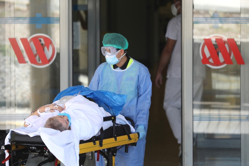 Confinan a más de 200 mil personas en España tras rebrote de Covid-19