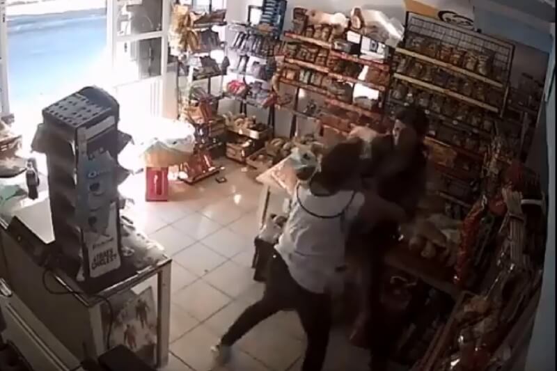 Mujer ahuyenta a joven armado que pretendía asaltar tienda de Celaya, Guanajuato (+video). Noticias en tiempo real