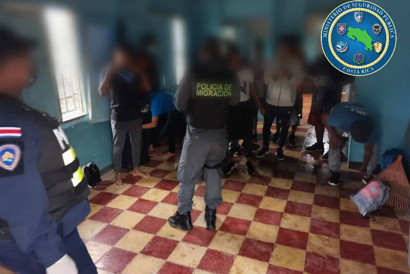Detienen en Costa Rica a presuntos traficantes de personas con 15 migrantes asiáticos (+fotos+video). Noticias en tiempo real
