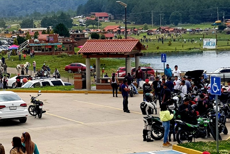 La Marquesa repleta de gente, pese a semáforo rojo en el Estado de México. Noticias en tiempo real