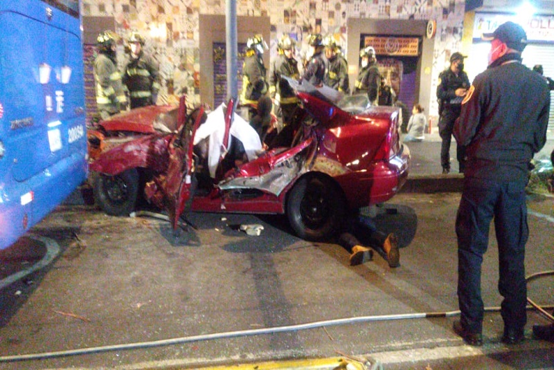 Mueren dos personas tras choque automovilístico en Plaza Garibaldi, CDMX. Noticias en tiempo real