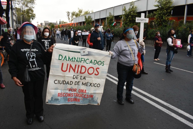 Damnificados del 19S marchan rumbo al Zócalo exigiendo la reconstrucción de sus hogares (+video). Noticias en tiempo real