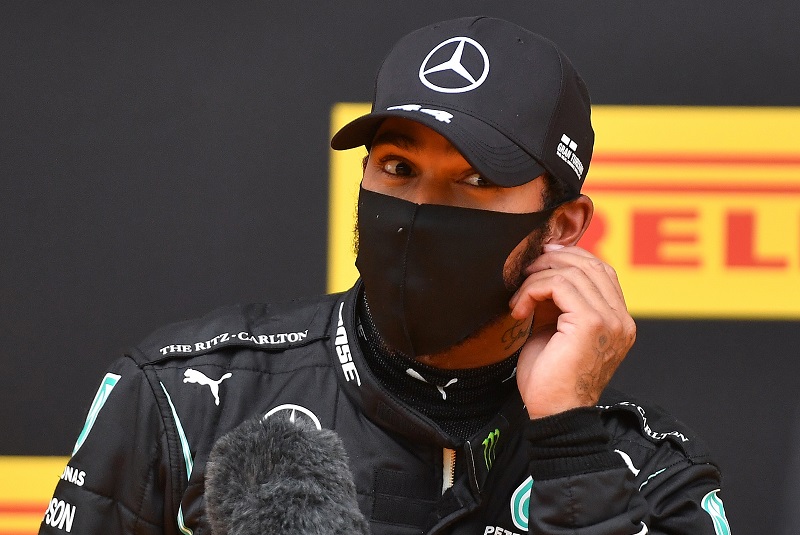 Hamilton realiza demostración bajo la lluvia y se lleva la pole en GP de Austria. Noticias en tiempo real