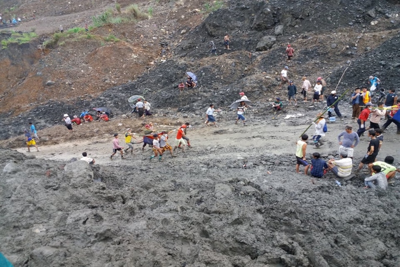 Al menos 126 personas murieron tras el deslizamiento en mina de Birmania