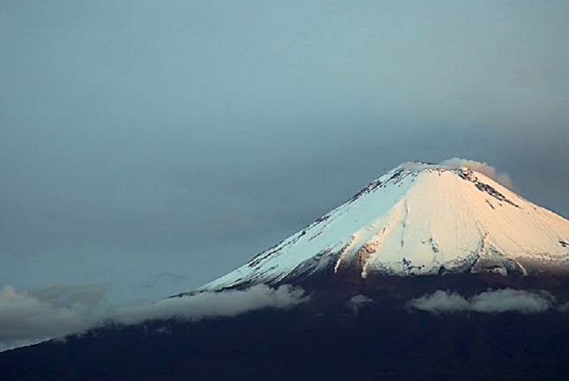 Volcanes Popocatépetl e Iztaccíhuatl amanecen cubiertos de nieve (+fotos). Noticias en tiempo real