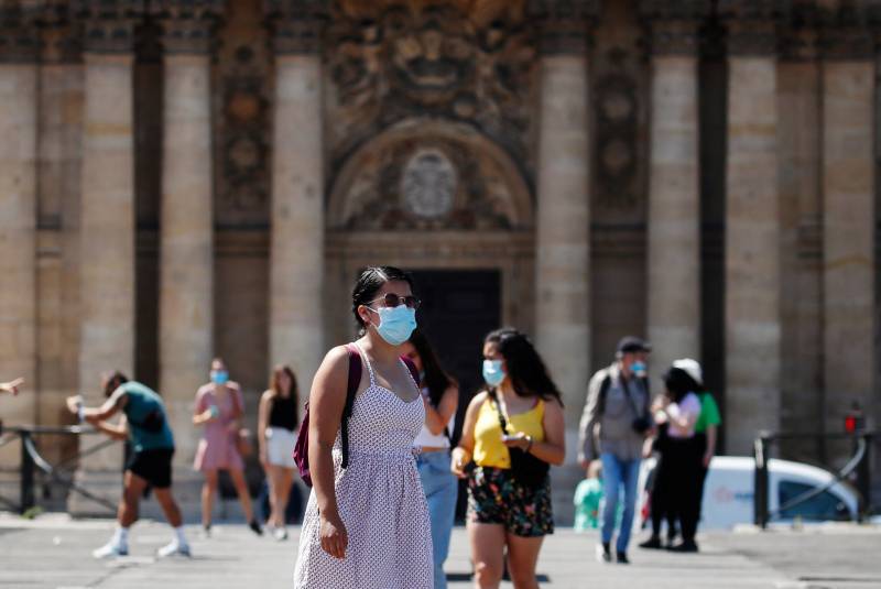 París impone uso de cubrebocas para visitar mercados abiertos y pasear junto al Sena. Noticias en tiempo real