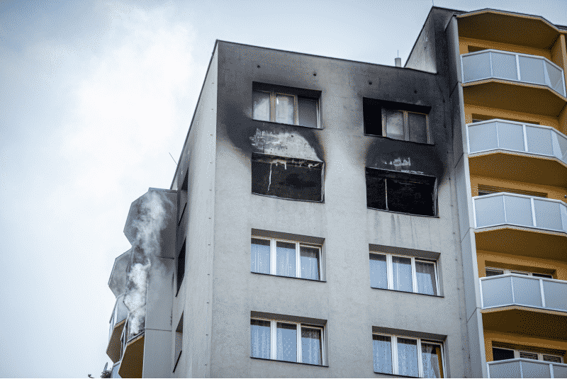 Mueren 11 personas durante incendio en departamentos de República Checa. Noticias en tiempo real