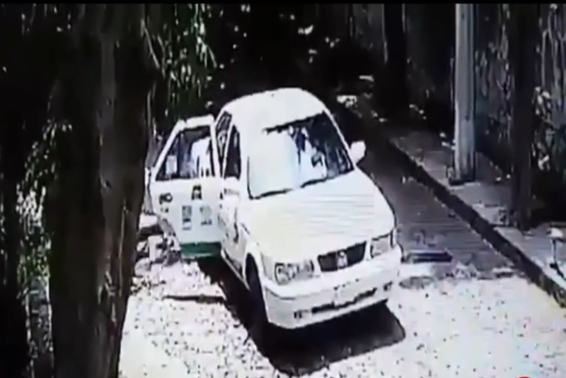 Asaltan a mujer que viajaba a bordo de un taxi en calles de Cuernavaca (+video). Noticias en tiempo real