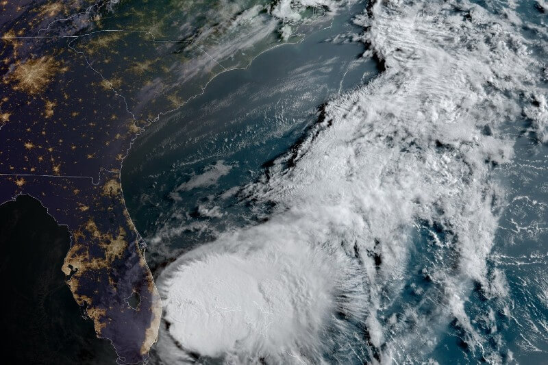 Tormenta tropical Isaias se acerca a costas de Florida