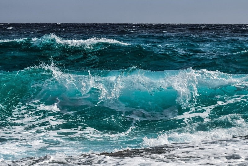 En sólo 30 minutos, investigadores potabilizan agua de mar con luz solar. Noticias en tiempo real