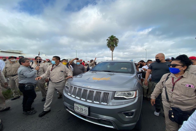 Trabajadores de Pemex en NL corren a Samuel García y rayan su camioneta