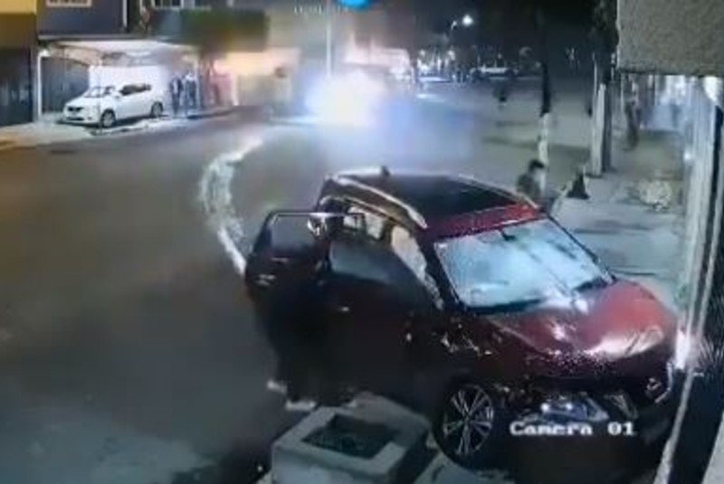 Choque entre ambulancia y automóvil deja cinco lesionados en Nezahualcóyotl (+video). Noticias en tiempo real