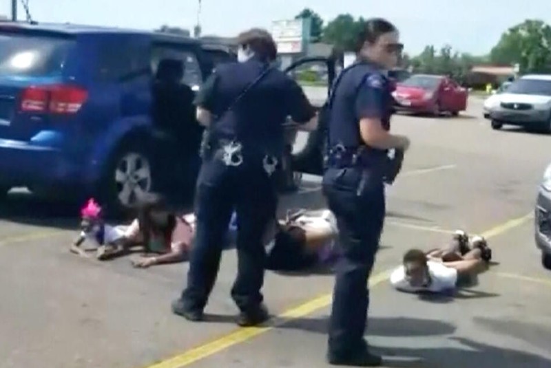 Policía de Colorado se disculpa por detención de niñas negras a punta de pistola (+video). Noticias en tiempo real