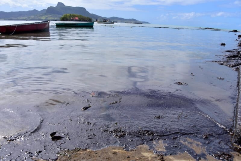 Isla Mauricio vive catástrofe ecológica por derrame de petróleo. Noticias en tiempo real