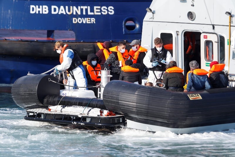 Más inmigrantes cruzan en botes inflables el Canal de la Mancha hacia Reino Unido. Noticias en tiempo real