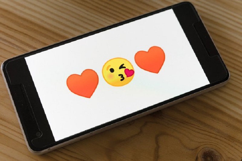¿Emojis van antes o después del punto?. Noticias en tiempo real