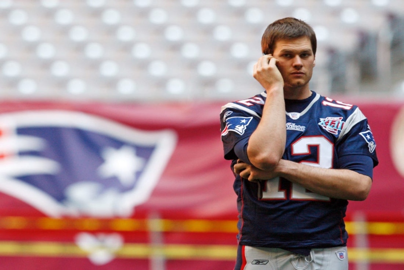Tom Brady, ganador de seis Súper Bowls, usa el mismo celular desde hace años. Noticias en tiempo real