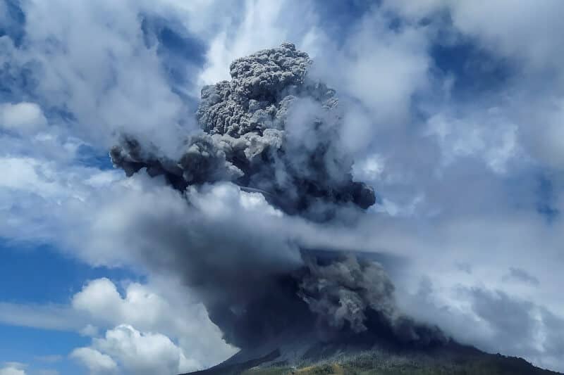 volcán Sinabung en Indonesia