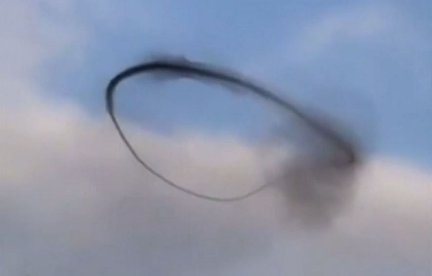 Extraño espiral de humo es captado en cielo de Sonora (+video). Noticias en tiempo real