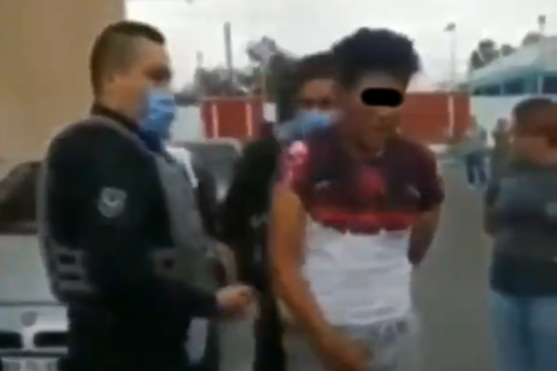 Policías arrestan a presunto delincuente en Héroes de Tecámac