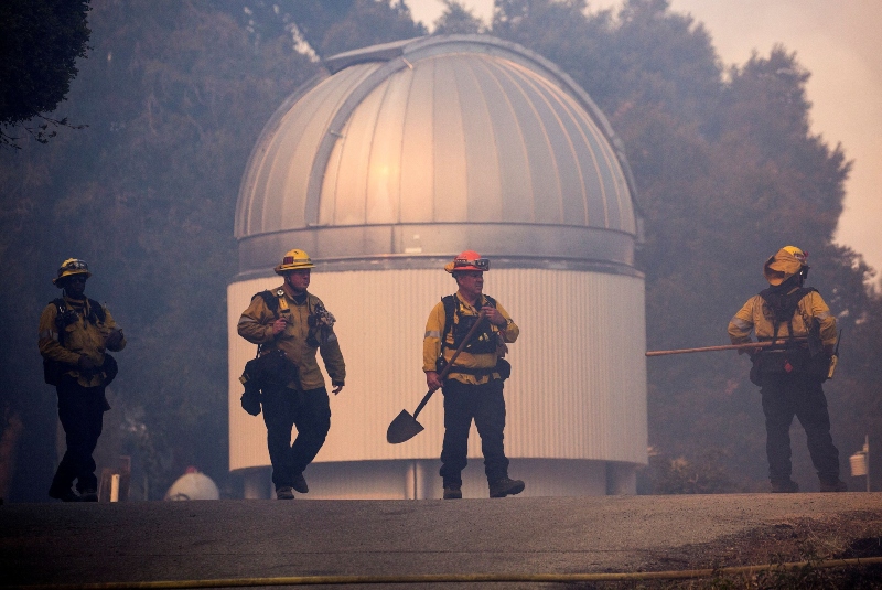 Bomberos avanzan contra los incendios forestales masivos de California. Noticias en tiempo real
