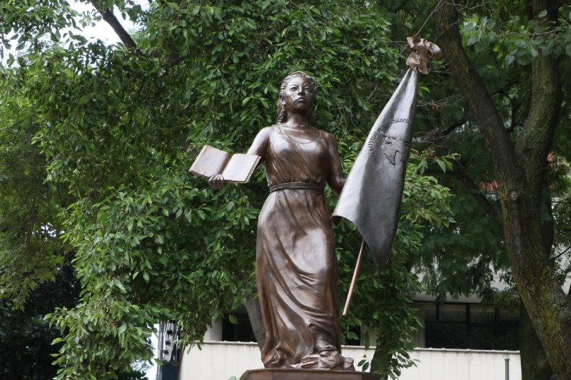 estatua de las Mexicanas Anónimas Forjadoras
