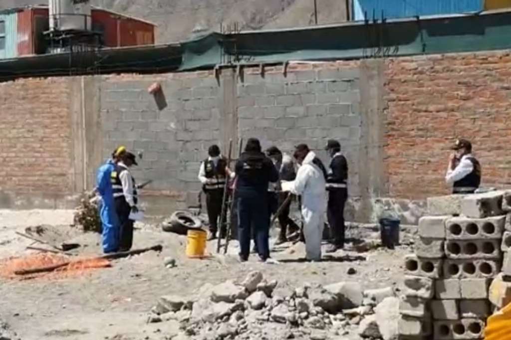 peritos desentierran cadáver en Arequipa, Perú