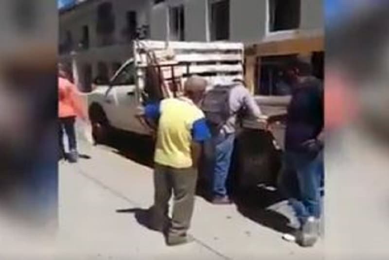 Autoridades municipales decomisan mercancía a vendedor de la tercera edad en Oaxaca (+video). Noticias en tiempo real