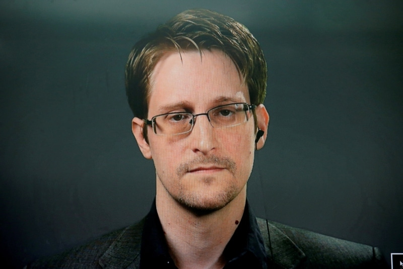 Rusia otorga derechos de residencia permanente a Edward Snowden. Noticias en tiempo real
