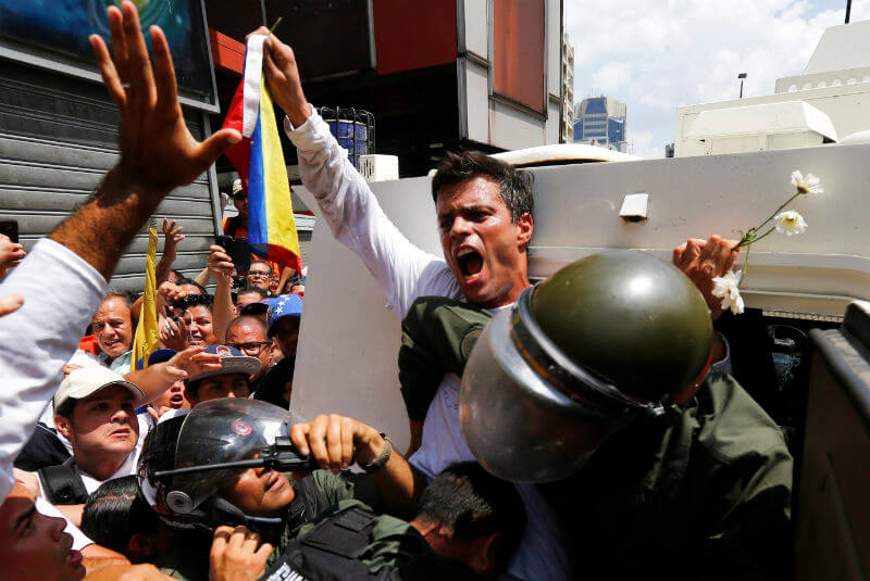 Tras su “fuga”, llega a Madrid Leopoldo López; Venezuela reclama a España. Noticias en tiempo real