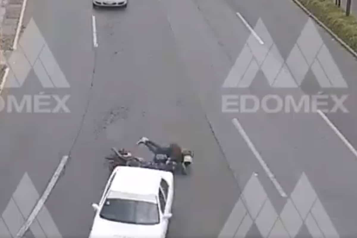 accidente entre automóvil y un motociclista