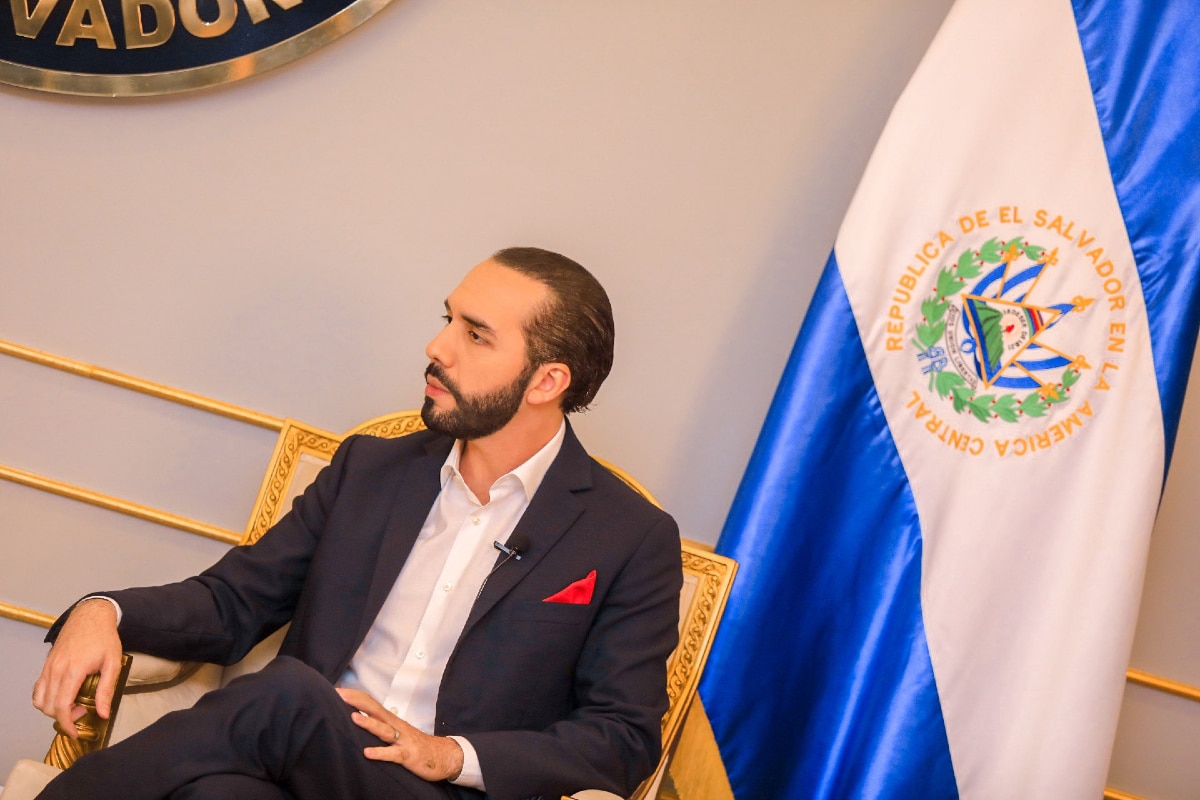 Un tribunal de El Salvador pidió a la fiscalía investigar al presidente del país, Nayib Bukele