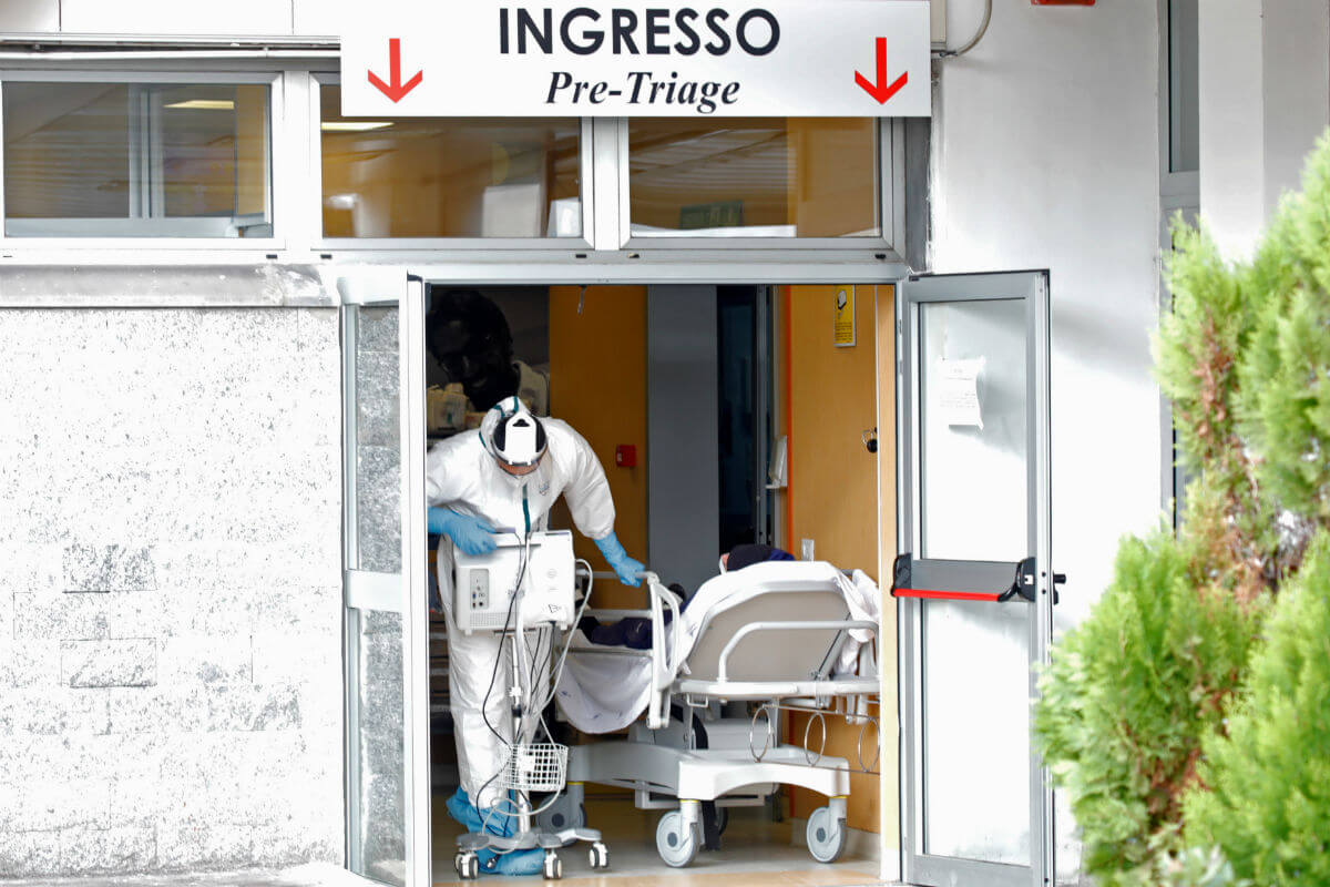 Los hospitales de todo Italia han tenido problemas para manejar los números vertiginosos de infecciones de Covid-19