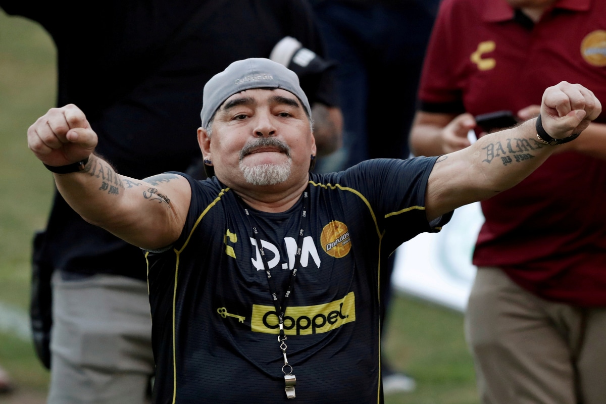 Diego Armando Maradona salió con éxito de la operación a la que se sometió para tratar el hematoma en la cabeza