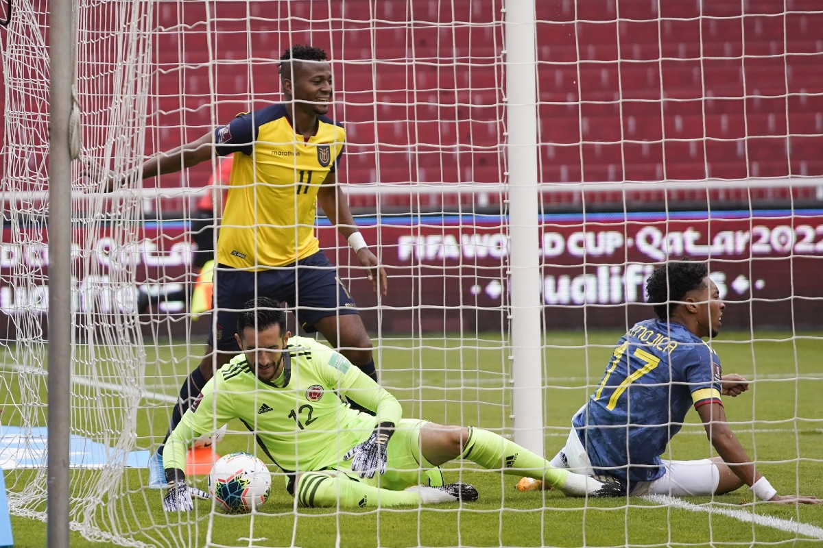 La selección ecuatoriana de fútbol goleó el martes 6-1 como local a una deslucida Colombia, en un partido donde los dirigidos por Gustavo Alfaro