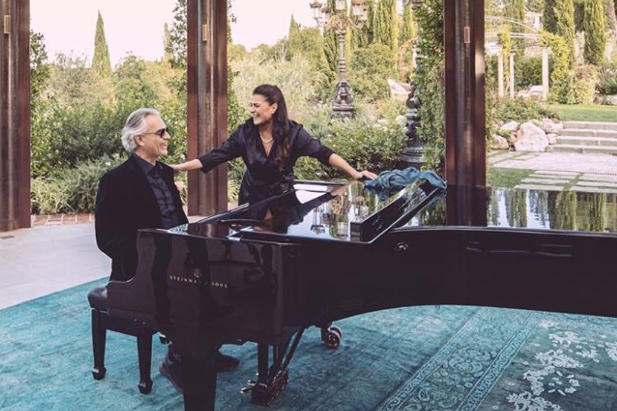 Además de la colaboración con Cecilia Bartoli, hay también un dueto con Alison Krauss y una nueva composición de Ennio Morricone, colaborador durante mucho tiempo de Bocelli