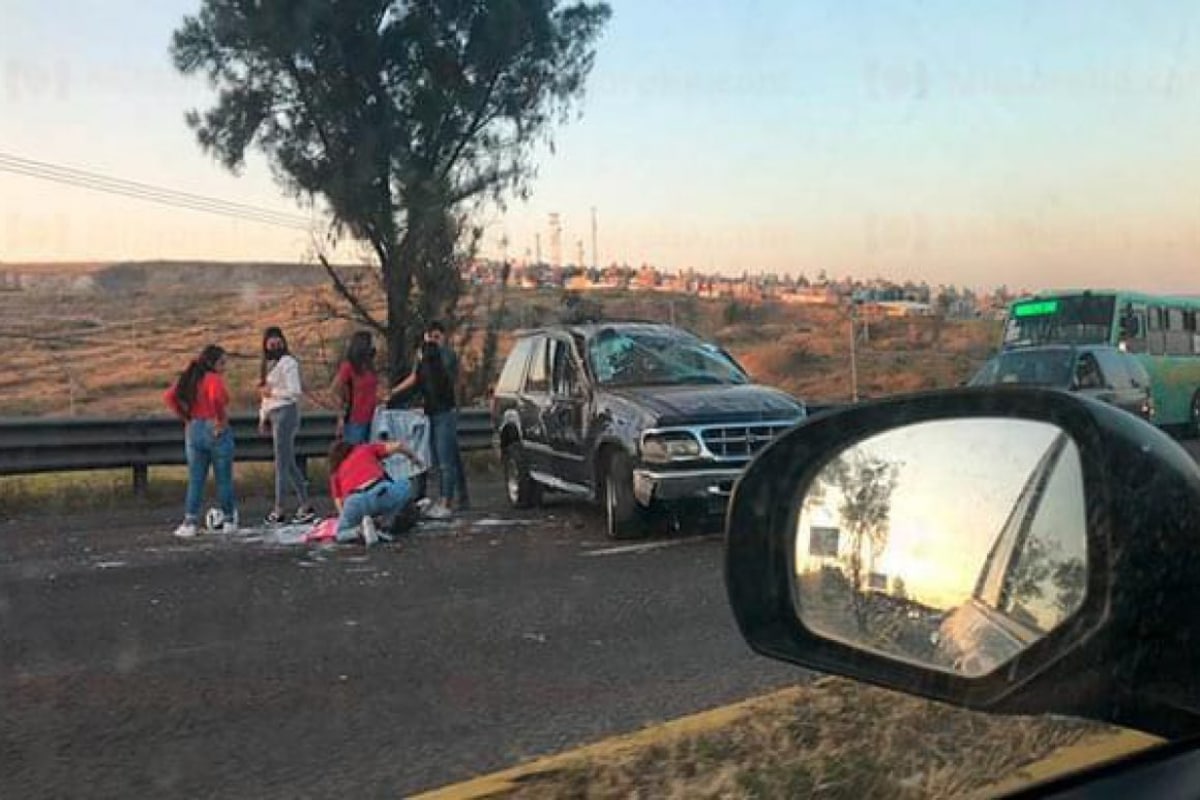 La tarde de este domingo se registró un accidente vehicular en la carretera Morelia-Salamanca