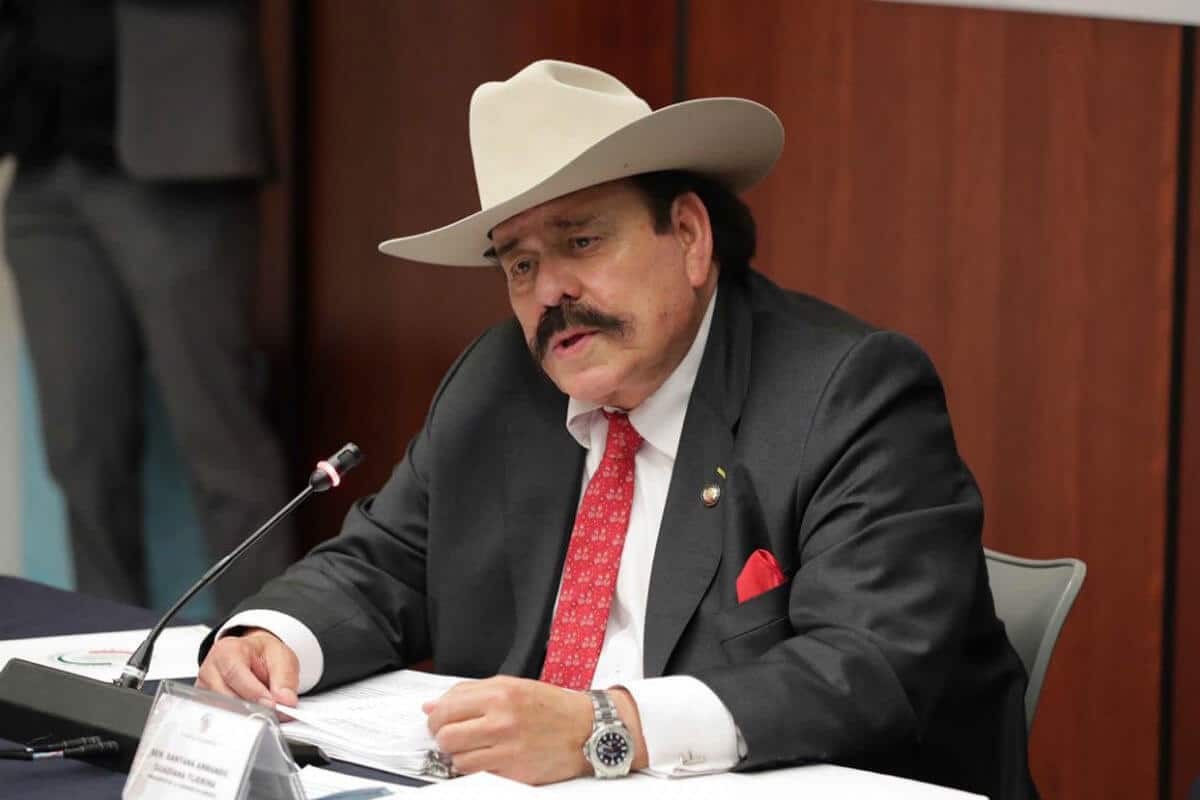 Morena perfila a Armando Guadiana como su "gallo" para la elección de gobernador de Coahuila.