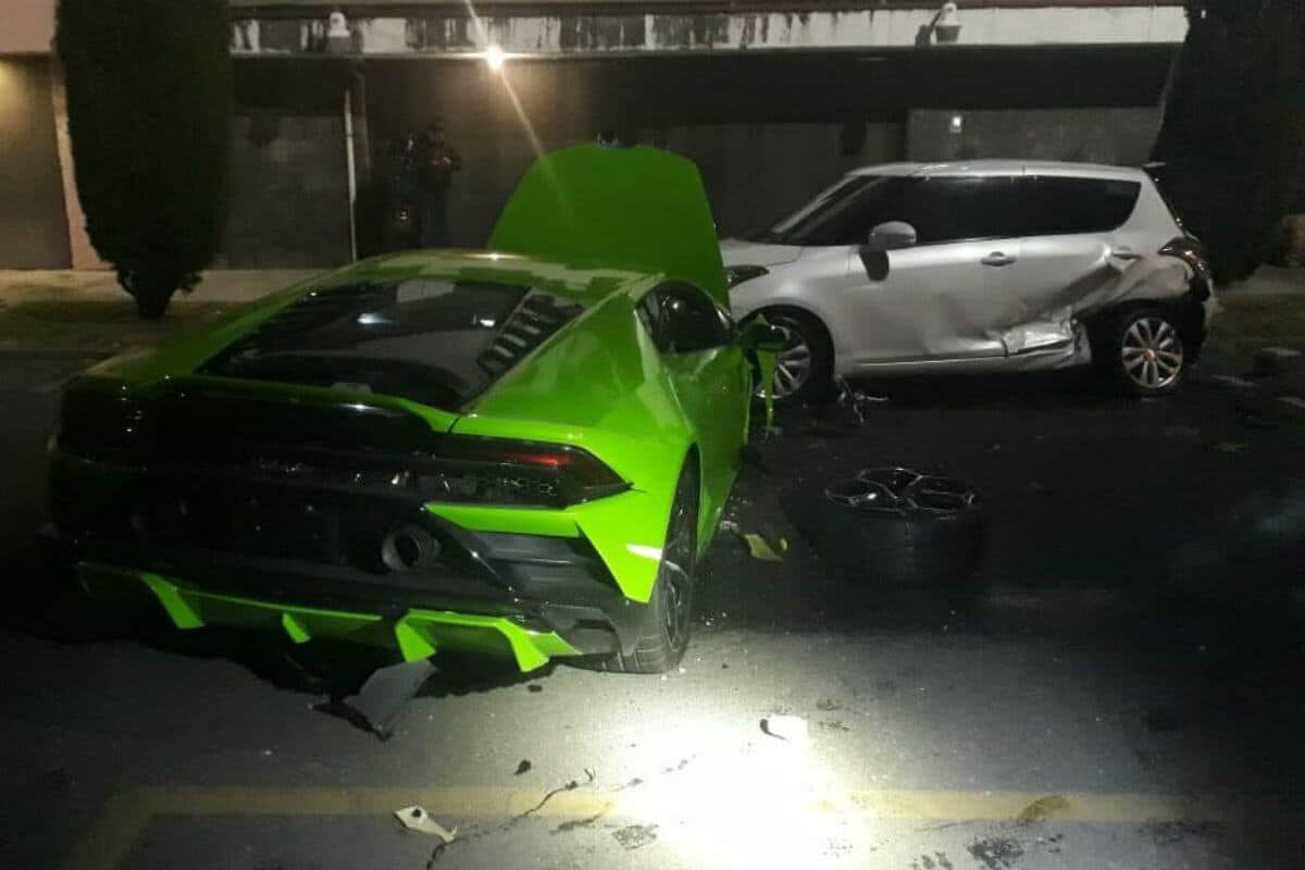 El Lamborghini Huracán EVO valuado en seis millones de pesos, quedó con severos daños y fue abandonado por el conductor