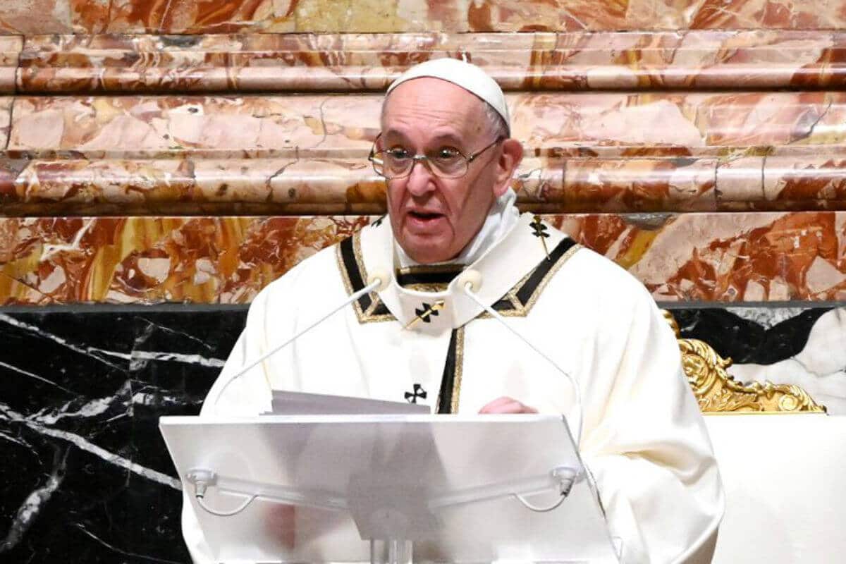 La Santa Sede dijo que el pontífice sí encabezará la oración del mediodía del viernes, tal y como estaba previsto