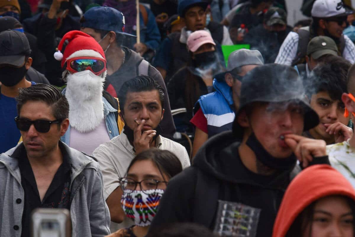 Este domingo en Toluca, Estado de México, se realizó una rodada cannábica, exigiendo que se respeten los derechos de los consumidores